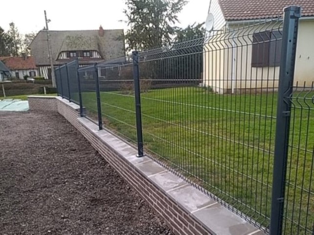 Treillis soudé rigide, avec ou sans plaque de soubassement